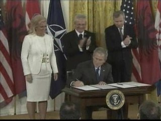 Bush respalda el ingreso de Croacia y Albania en la OTAN