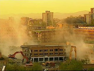 Comienzan a derribar la cárcel de Carabanchel