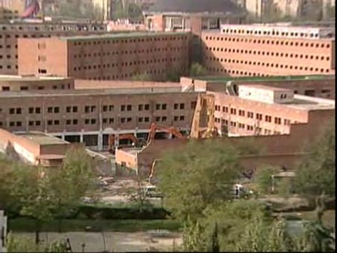 Los vecinos de Carabanchel protestan contra el derribo de la vieja cárcel