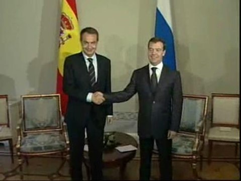 Zapatero se reúne con Medvedev en San Petersburgo