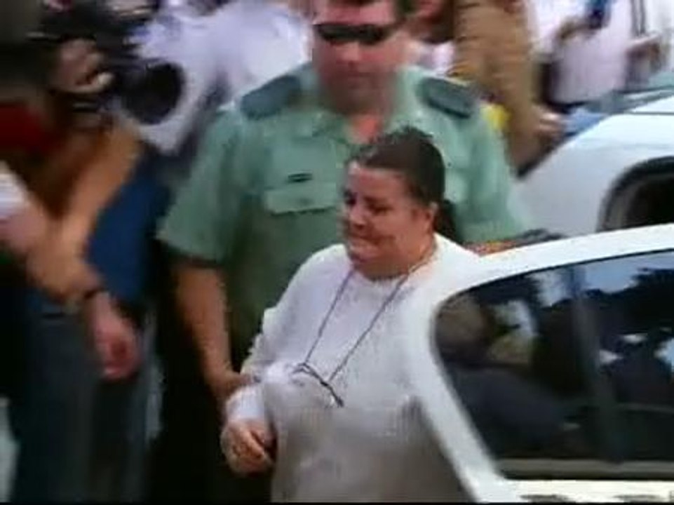 La mujer de Santiago Del Valle, Isabel García, acude a los juzgados para declarar por segunda vez