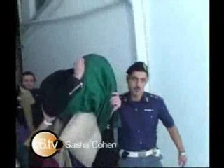 Detienen a &#039;Borat&#039; tras irrumpir en un desfile de Agatha Ruiz de la Prada