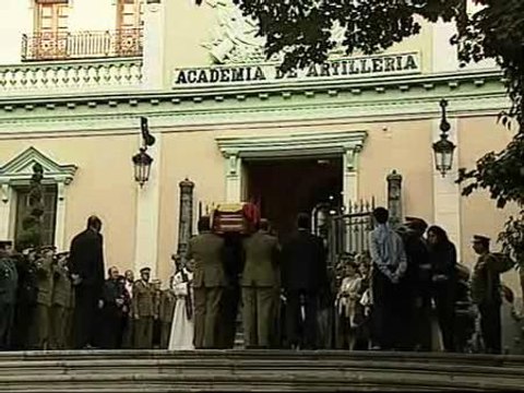 Centenares de personas velan en Segovia los restos mortales de Luis Conde de la Cruz