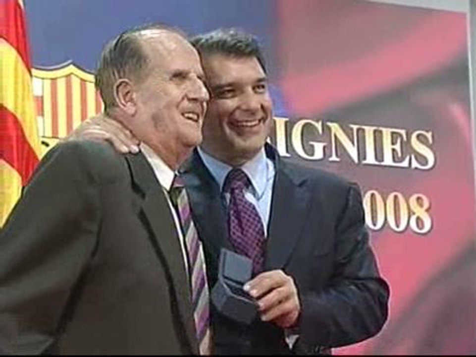 Laporta entrega las insignias de oro a los que este 2008 hace 50 años que son socios