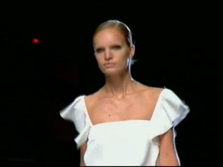 Lorena Rodríguez viste de blanco y negro a Cibeles