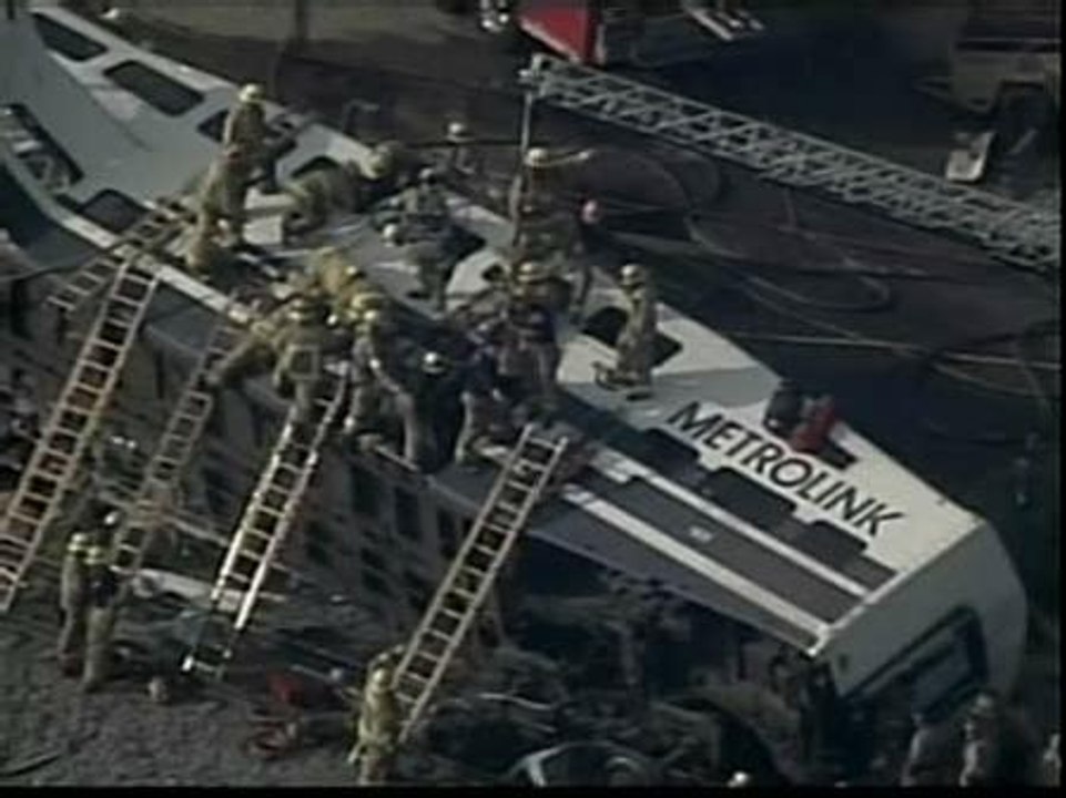 Al menos diez muertos y cientos de heridos tras un choque de trenes en California