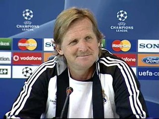 Bernd Schuster bromea con sus enfados