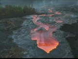 El volcán Kilauea continúa arrojando toneladas de lava