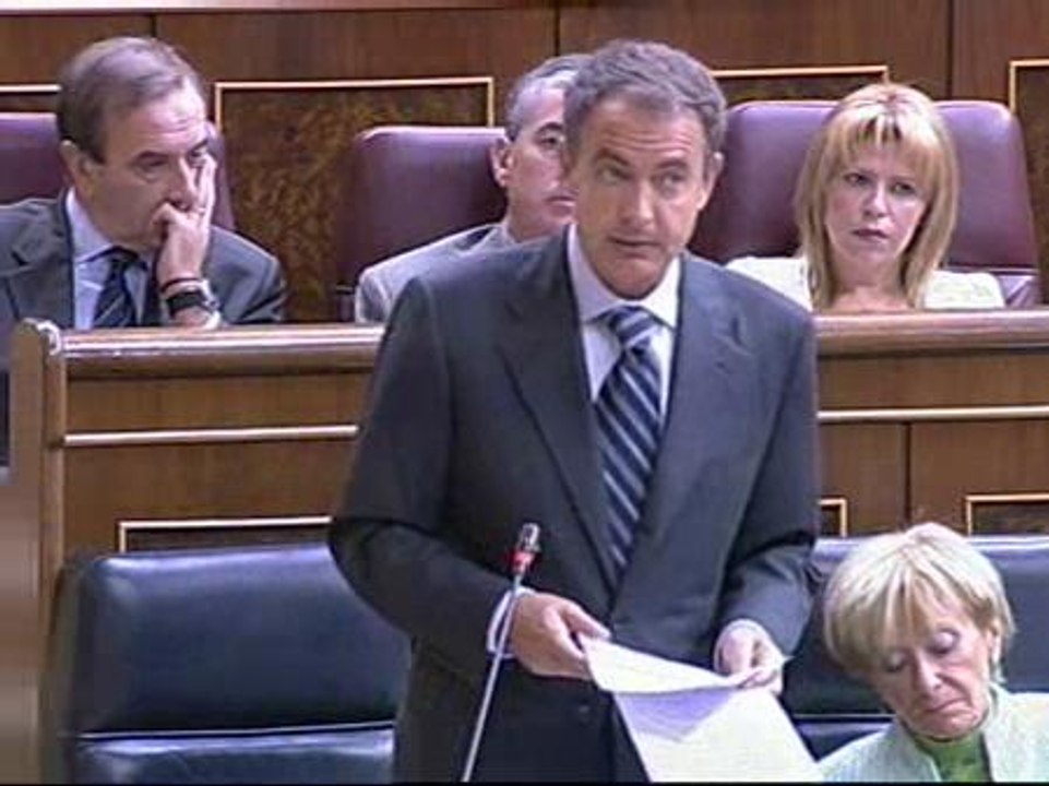 Zapatero reconoce que las ayudas a familias y empresas "alivian pero no solucionan"