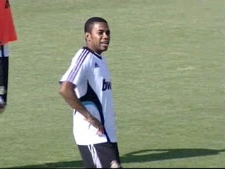 Robinho se queda en el Real Madrid