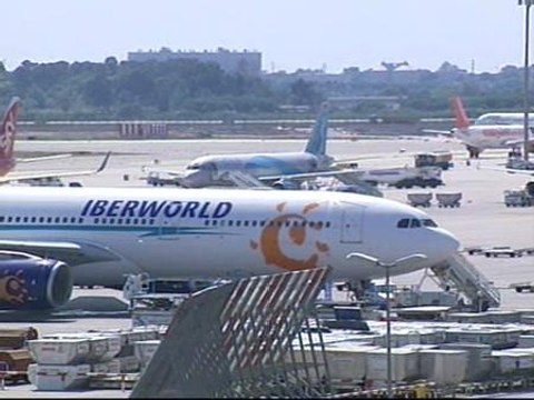 Un vuelo Barcelona-Cancún vuelve al aeropuerto por una avería en el tren de aterrizaje