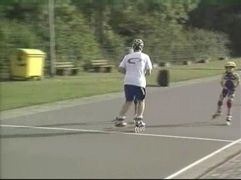 Un hombre alemán bate el récord del mundo patinando 24 horas hacia atrás