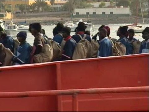 Un cayuco con 82 personas llega a Canarias