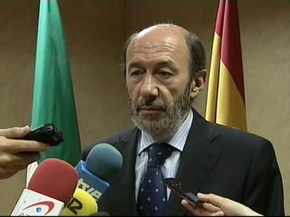 Rubalcaba: "En España la forma mejor de asegurarse una larga estancia en prisión es ingresar en ETA"
