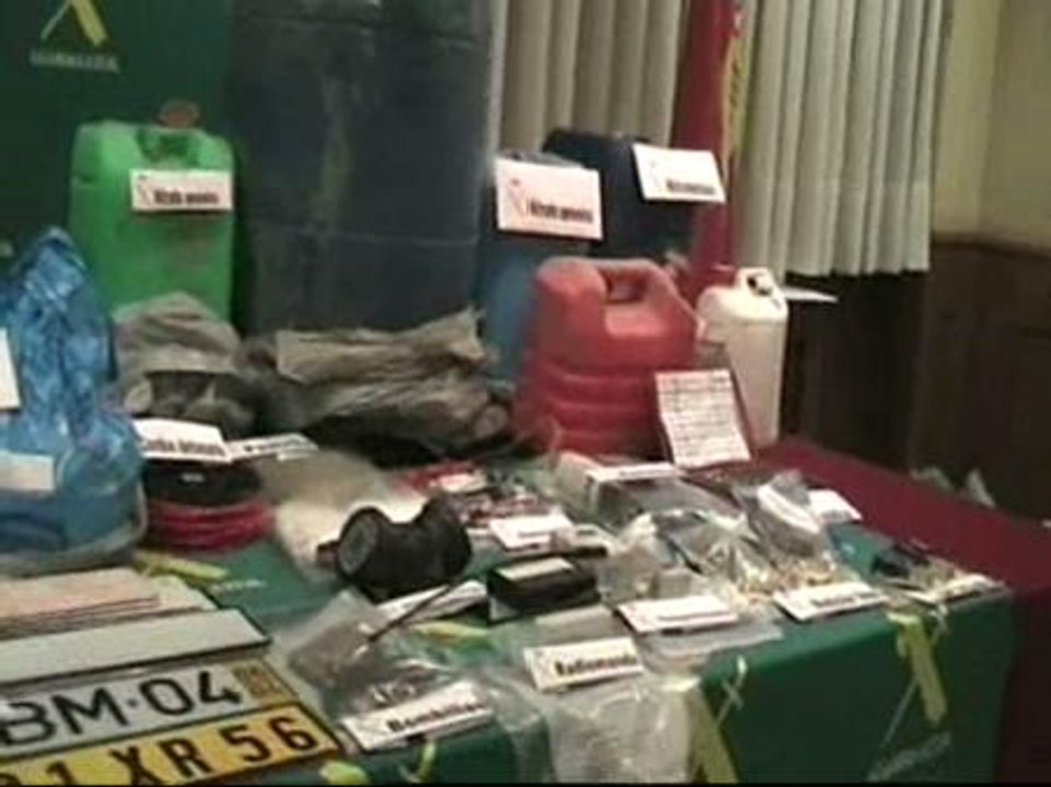 La Guardia Civil interviene material para fabricar bombas en los dos zulos de ETA