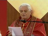 Benedicto XVI advierte a los católicos del insaciable consumo y la exaltación violencia