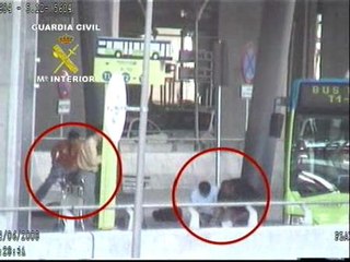 Tải video: Cae una red que introducía cocaína por Barajas