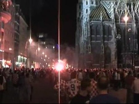 Violentos enfrentamientos entre aficionados turcos y croatas