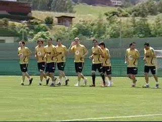 La selección española entrena en Neustift libre del fantasma de cuartos