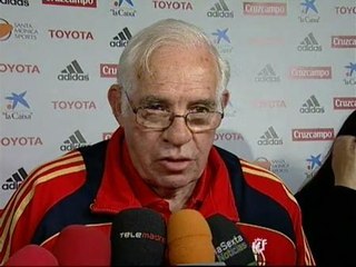 Aragonés: "No soy optimista: veo la botella a la mitad"
