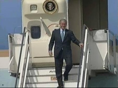 Roma recibe a Bush con abucheos y protestas