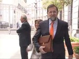 Rajoy aparca la crisis interna del PP para atacar a Zapatero