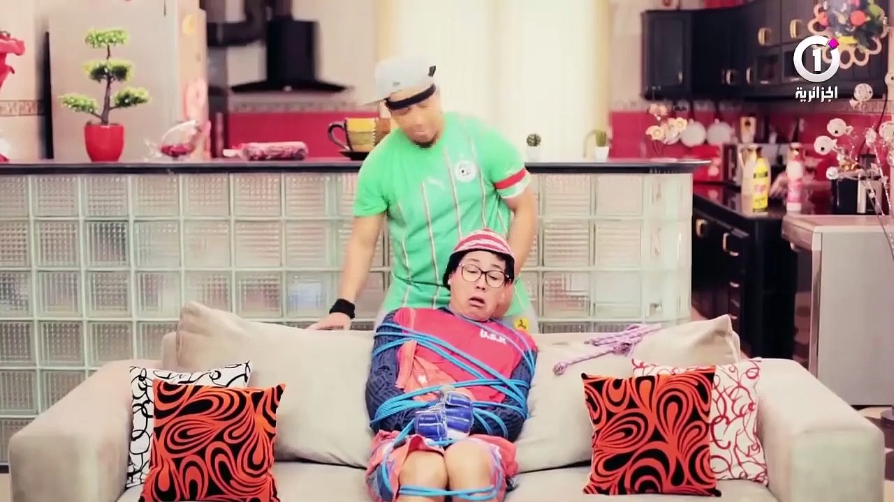 Darna Show Saison3 N°13 دارنا شو - Hocine ! الجار حسين