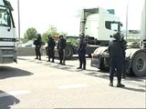 Los antidisturbios evitan el colapso en la carretera de Burgos