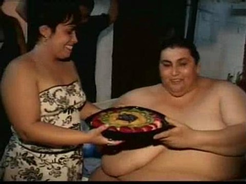 El hombre más obeso del mundo celebra sus 43 años