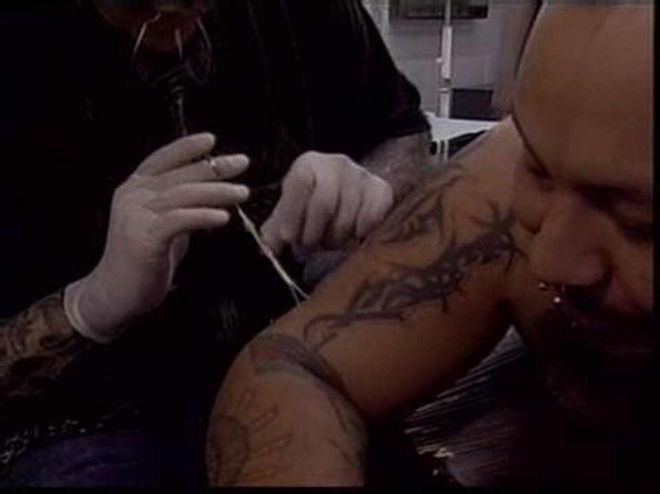 A por el récord Guinness de 'piercing'