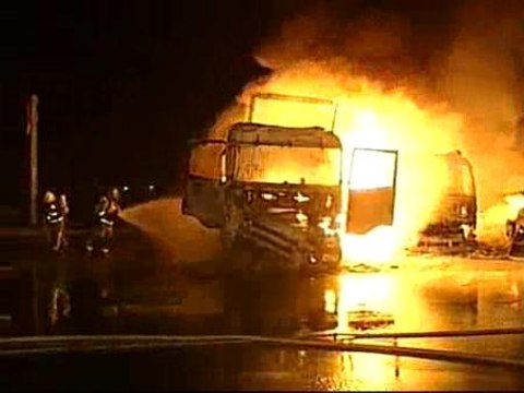 Herido de gravedad en Alicante un camionero al incendiarse su vehículo mientras dormía