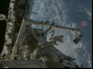 Termina con éxito el primer paseo para la tripulación del Discovery