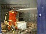 Los bomberos controlan un incendio en Valencia