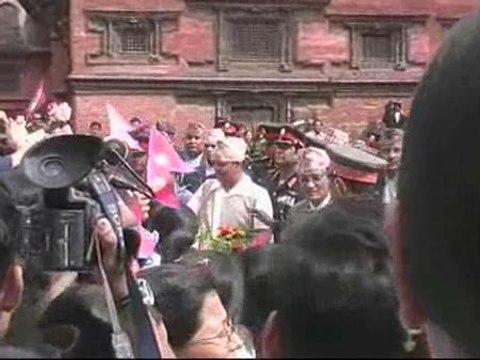 Nepal proclama la República y abandona la Monarquía