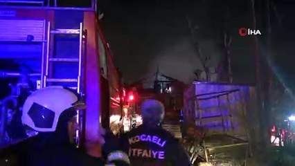 3 katlı binada çıkan yangında baba ve oğlu hastanelik oldu