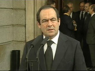 Bono, "emocionado" con la llegada del féretro de Calvo Sotelo