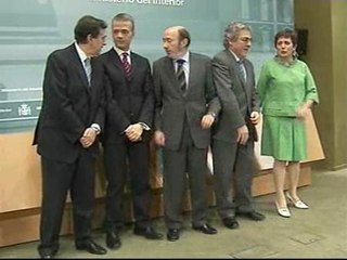 Rubalcaba presenta al nuevo director de la Policía y la Guardia Civil