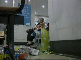 El Hospital Central de Oviedo convive con kilos de basura