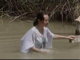 Miles de ortodoxos reviven el bautismo de Jesús en el río Jordán