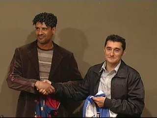 Rijkaard y Valverde se desean suerte en el Camp Nou