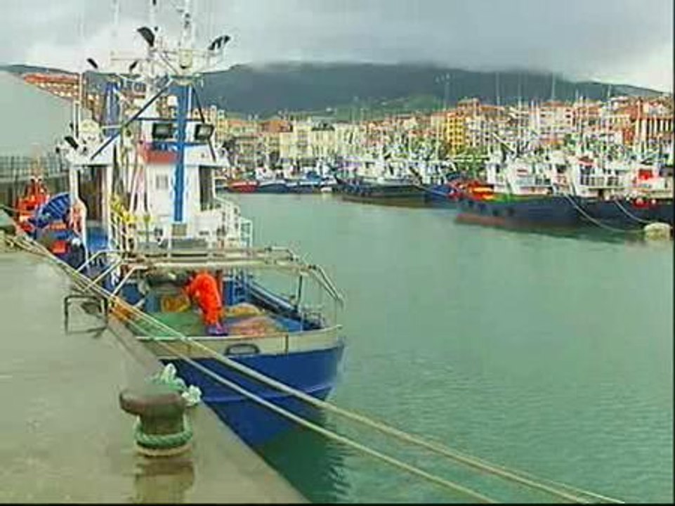 Secuestrado en la costa de Somalia un atunero vasco