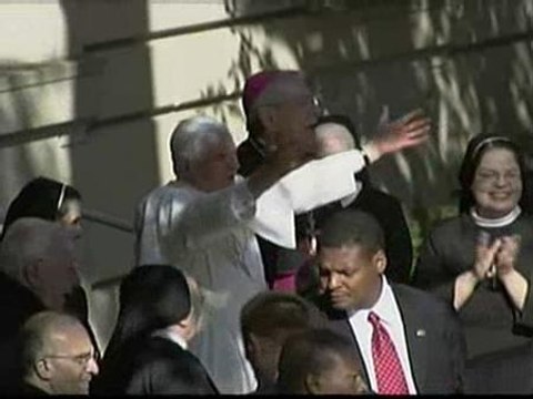 Benedicto XVI en EEUU, entre la devoción y el escándalo de curas pedófilos