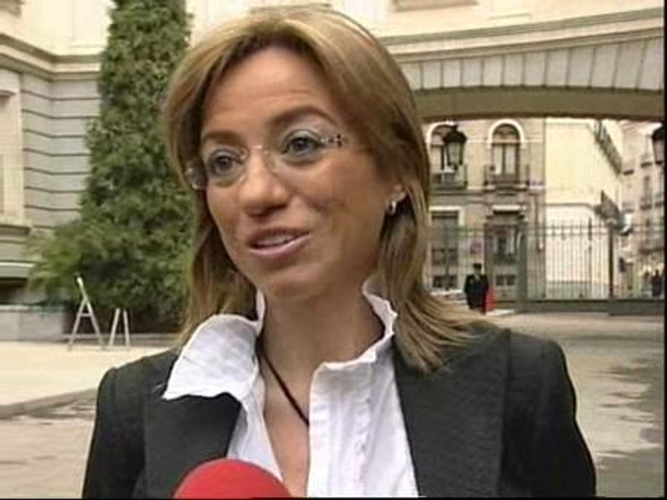 Chacón: "Es una gran honor para mí ser la primera mujer ministra de Defensa de un gobierno de España"