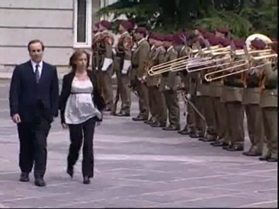 Chacón pasa revista a las tropas