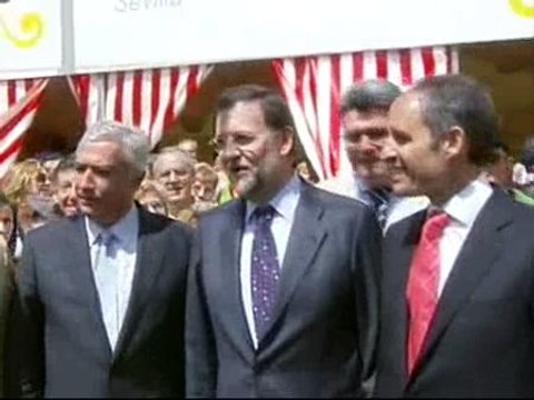 Rajoy junto a Arenas y Camps, en la Feria de Abril de Sevilla
