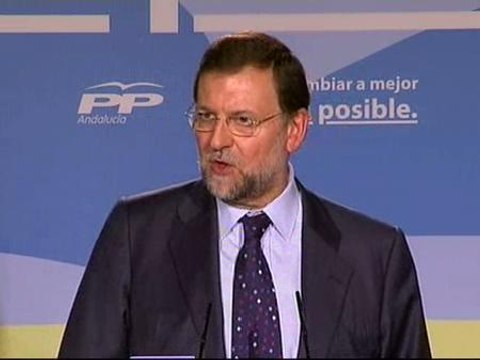 Rajoy afirma que no verá como enemigo a quien le dispute la presidencia del PP