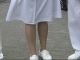 Obligar al uso de minifalda cuesta 6.000 euros