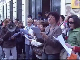 Los funcionarios protestan al ritmo del &#039;Chiki-chiki de Bermejo&#039;