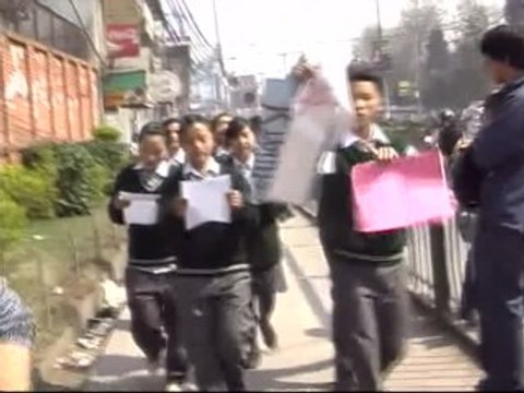 Adolescentes tibetanos irrumpen en la sede de la ONU en Nepal