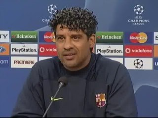 Rijkaard: "Lo que se dice en los periódicos no me afecta mucho"